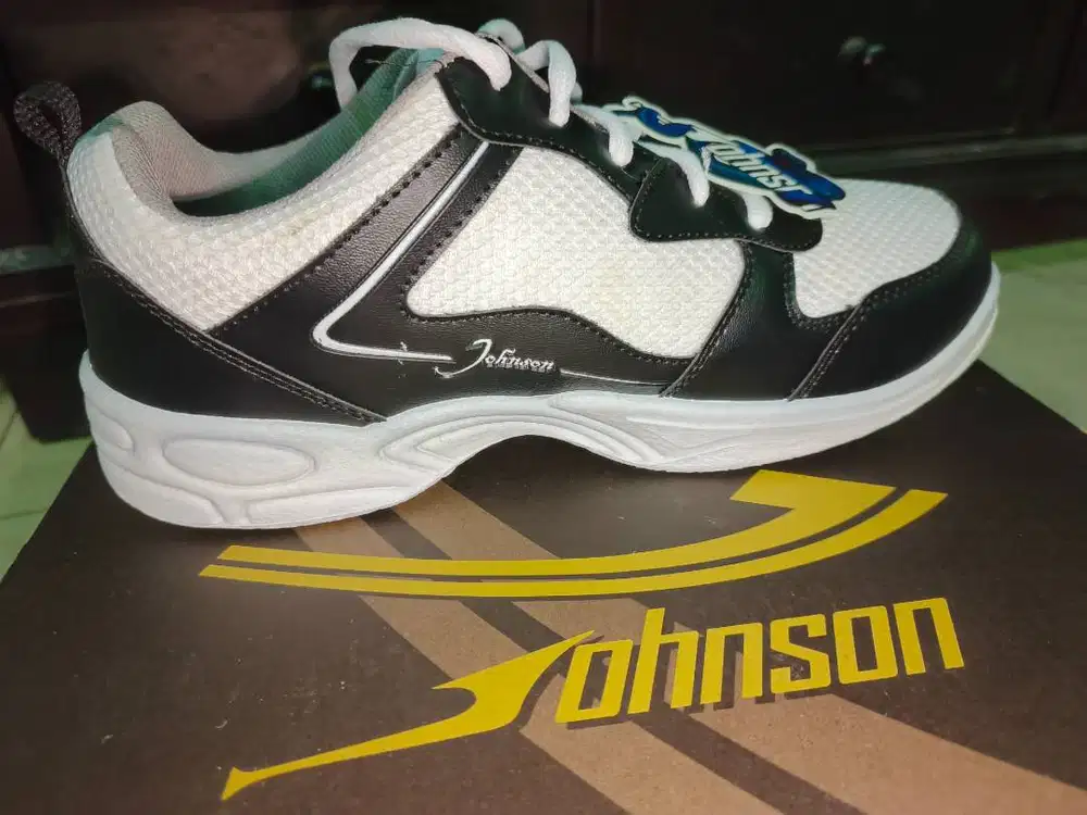 Sneakers Casual Pria
