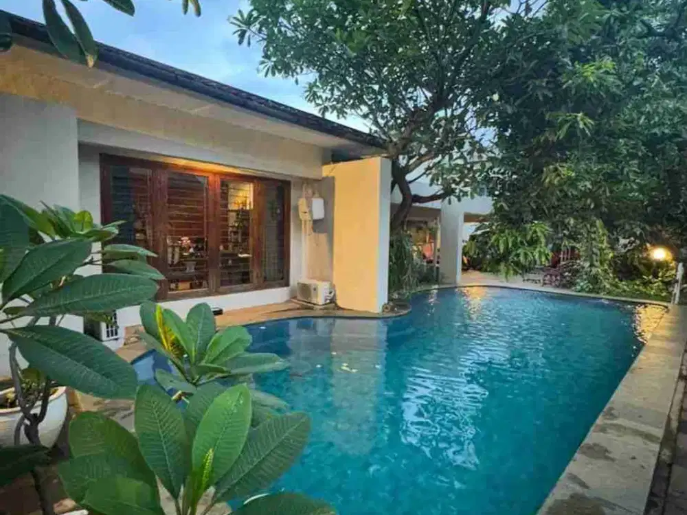 DIJUAL RUMAH CANTIK 1 LANTAI DENGAN SWIMMING POOL FULLY RENOVATED DI LOKASI TERBAIK DI CIPETE JAKARTA SELATAN