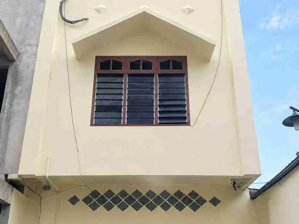 DIJUAL – Rumah SHM 3,5 Lantai 3 KT Full Furnished Baru Renovasi Medan Barat