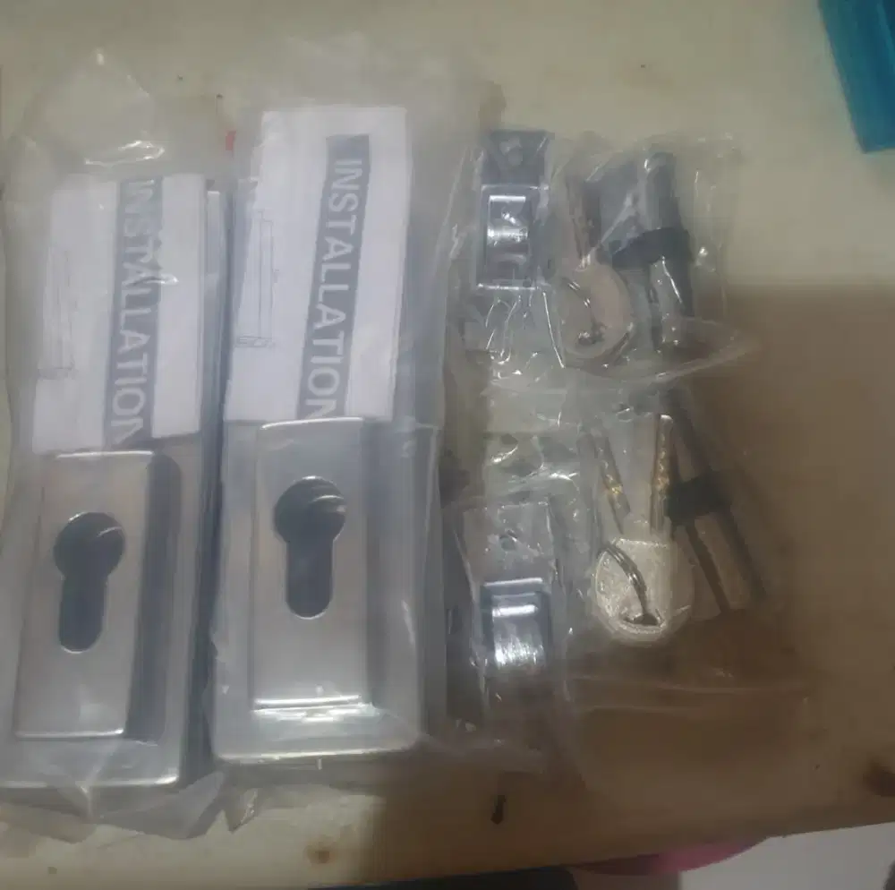 Kunci kaca tempred dan penjepit kaca