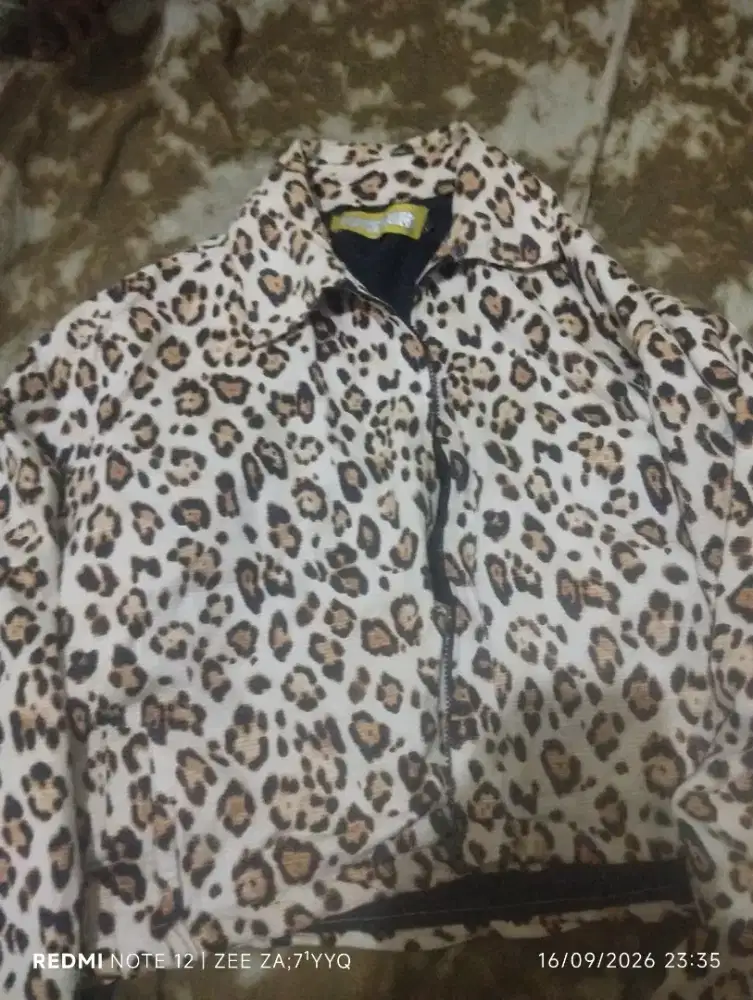 Jaket leopard merk thanksinsomnia