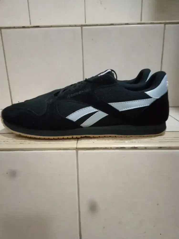 Sepatu Reebok Casual size 43