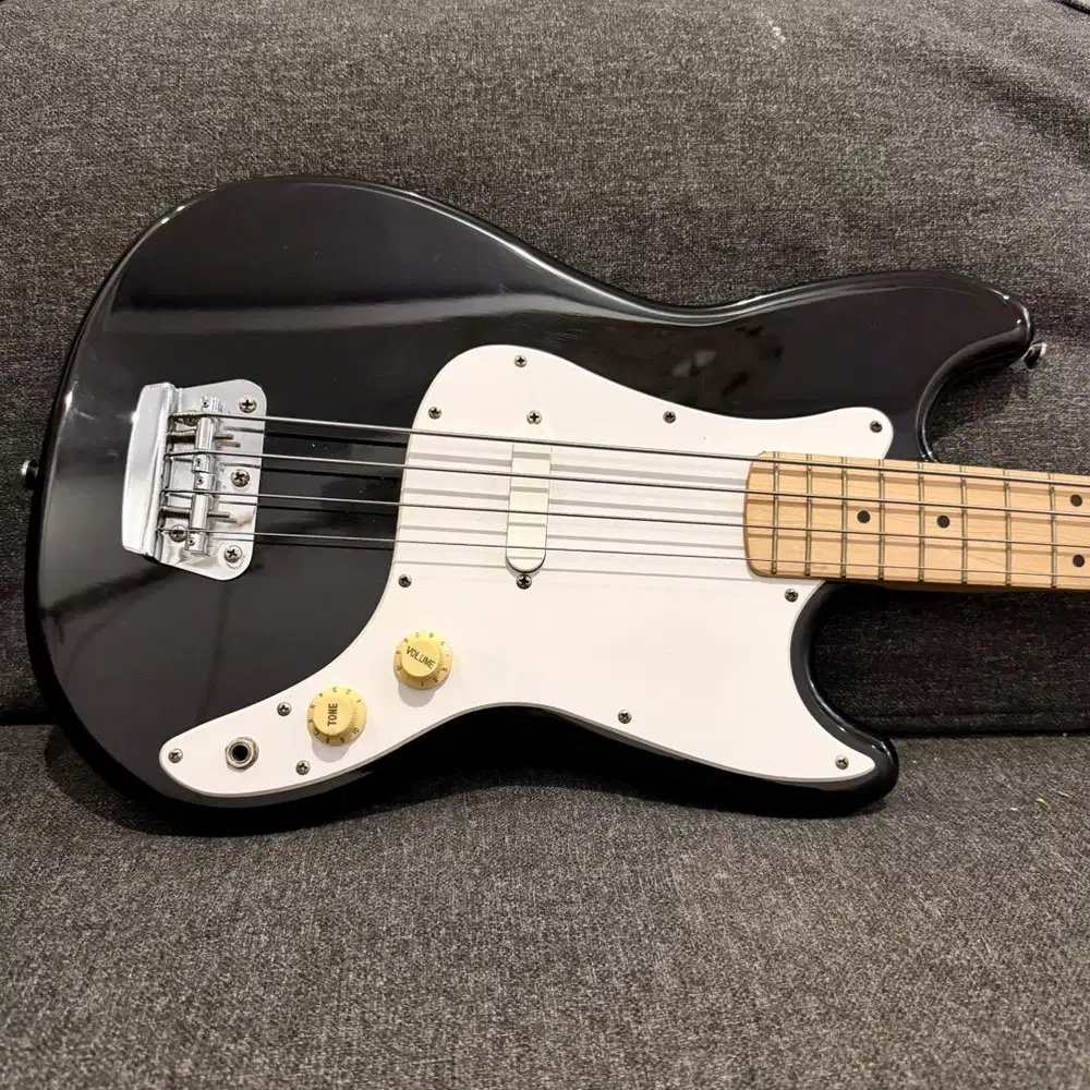 Squier bronco bass by fender
