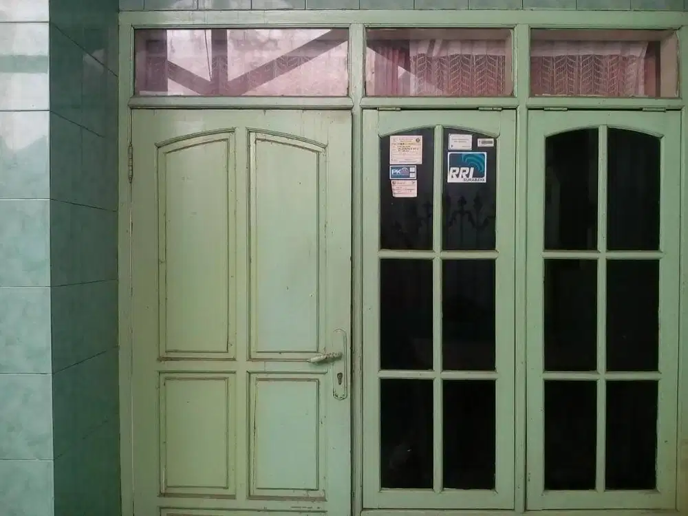 DIKONTRAKKAN RUMAH LUAS STRATEGIS TENGAH KOTA