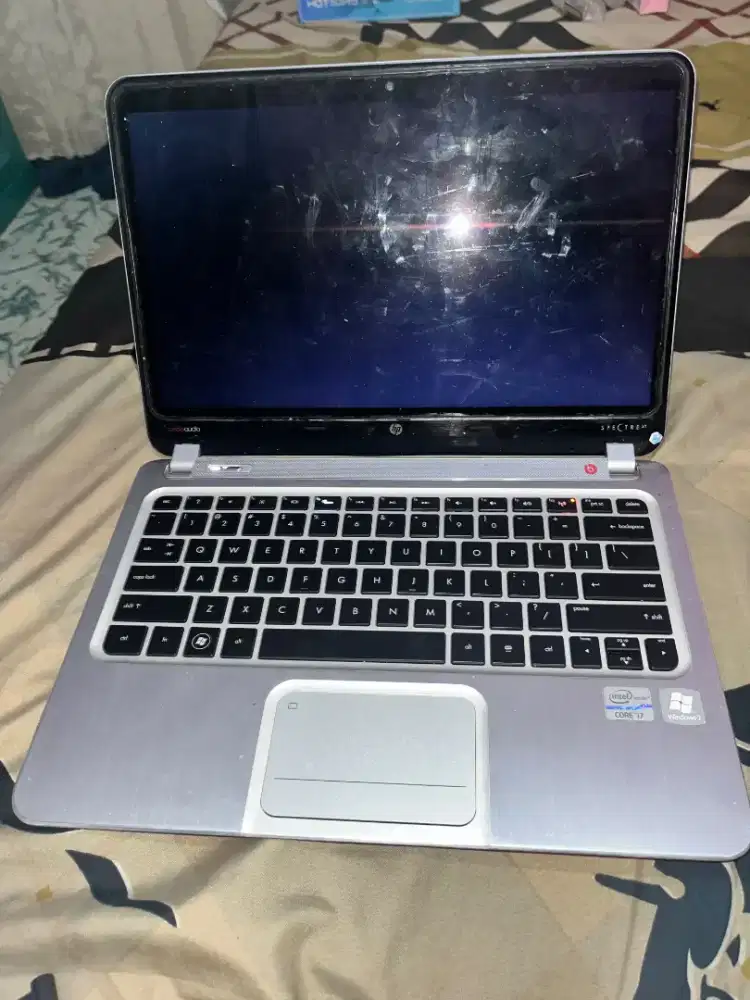 Laptop HP ENVY Spectre XT Core i7 Minus Layar Hitam + Charger Ori