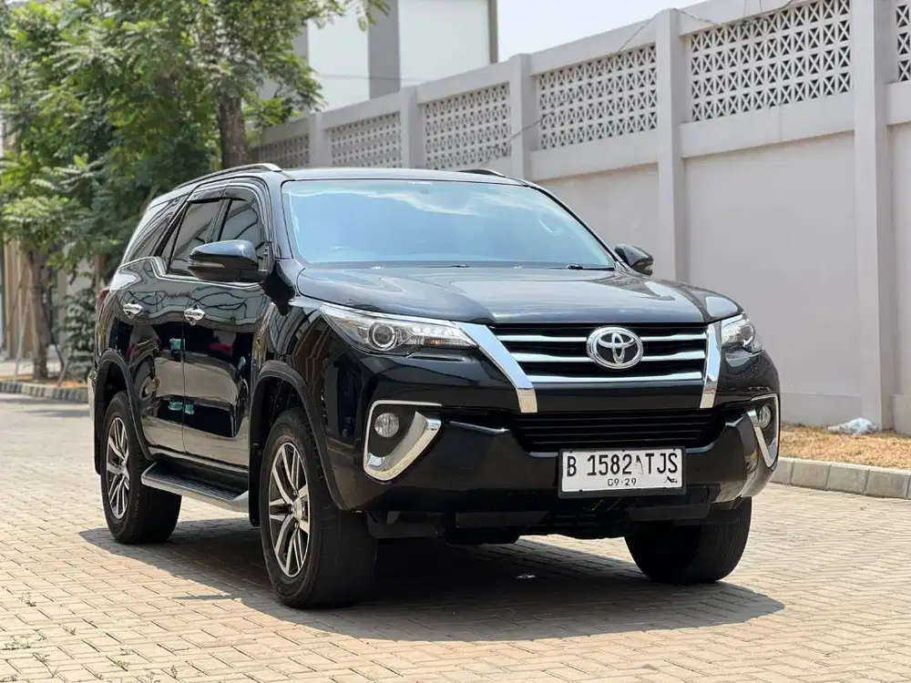 Fortuner 2.4 VRZ AT 2019 Low KM Pajak Panjang Mulus Siap Pakai