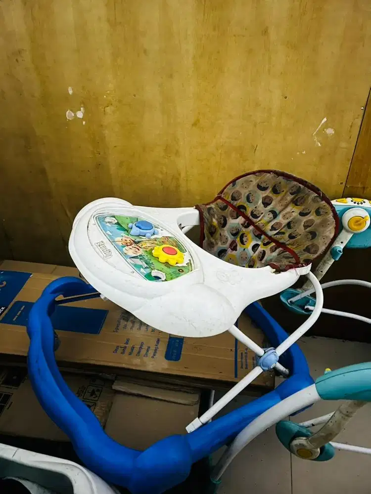 Baby walker bayi