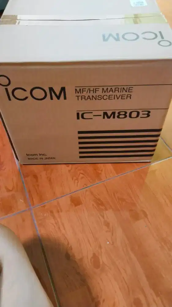 I com ICM 803 MF/HF marine transceiver