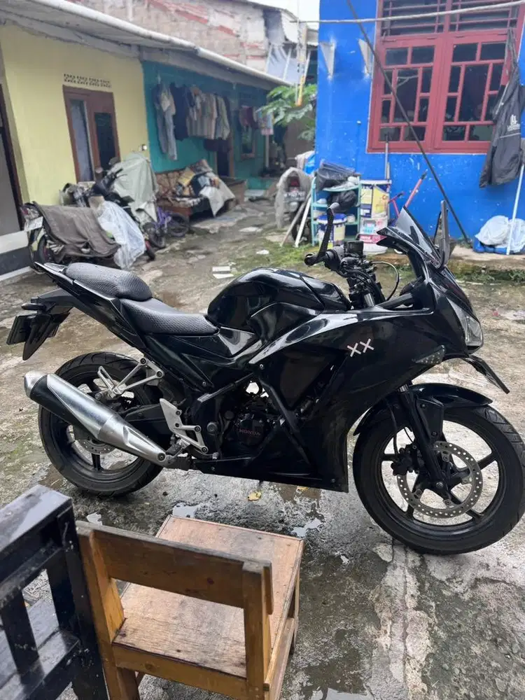Honda CBR 150 2015 Mulus – Surat Lengkap