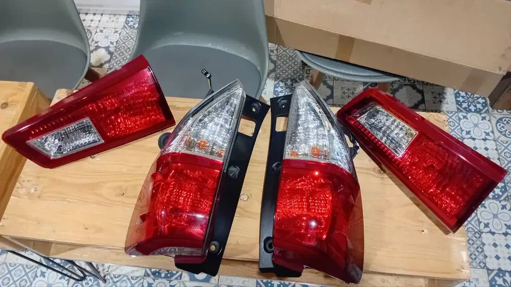 Lampu belakang Innova Reborn