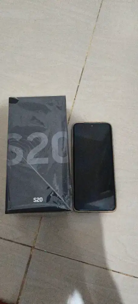 Samsung S20 128/8