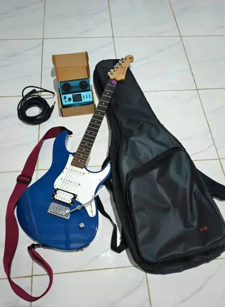 Gitar Yamaha Pacifica 112v