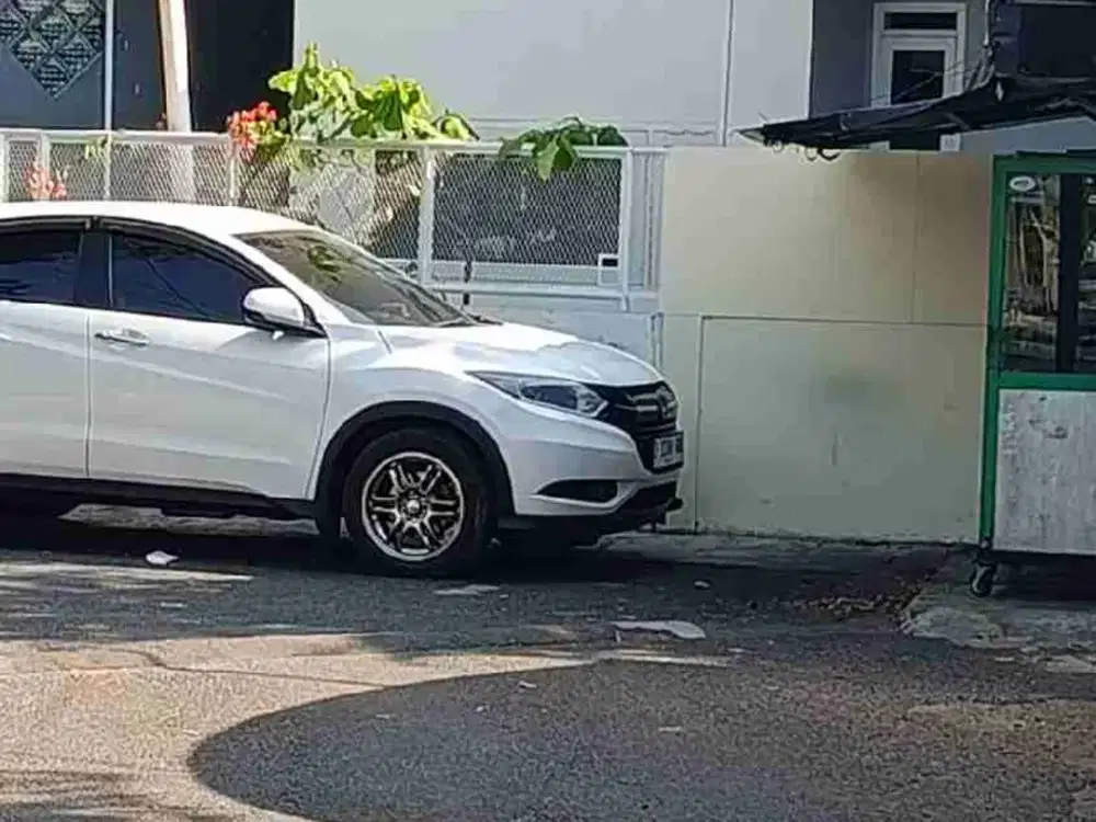 700 JUTA TURANGGA MANA ADA SIAPA CEPAT MASUK MOBIL PINGGIR JALAN TENGAH KOTA BANDUNG