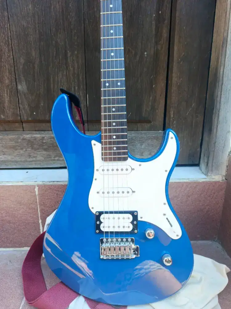 Yamaha Pacifica 112V