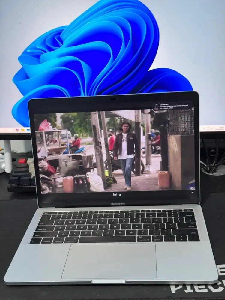 Macbook Pro 2016 Core i7 Ram 8/256 Layar 13in