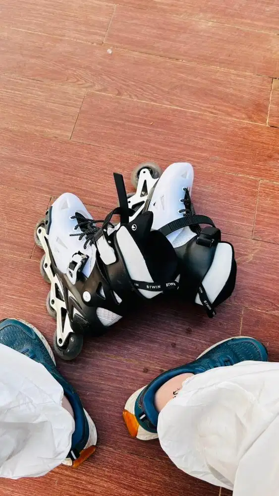 Di jual sepatu roda inline skate