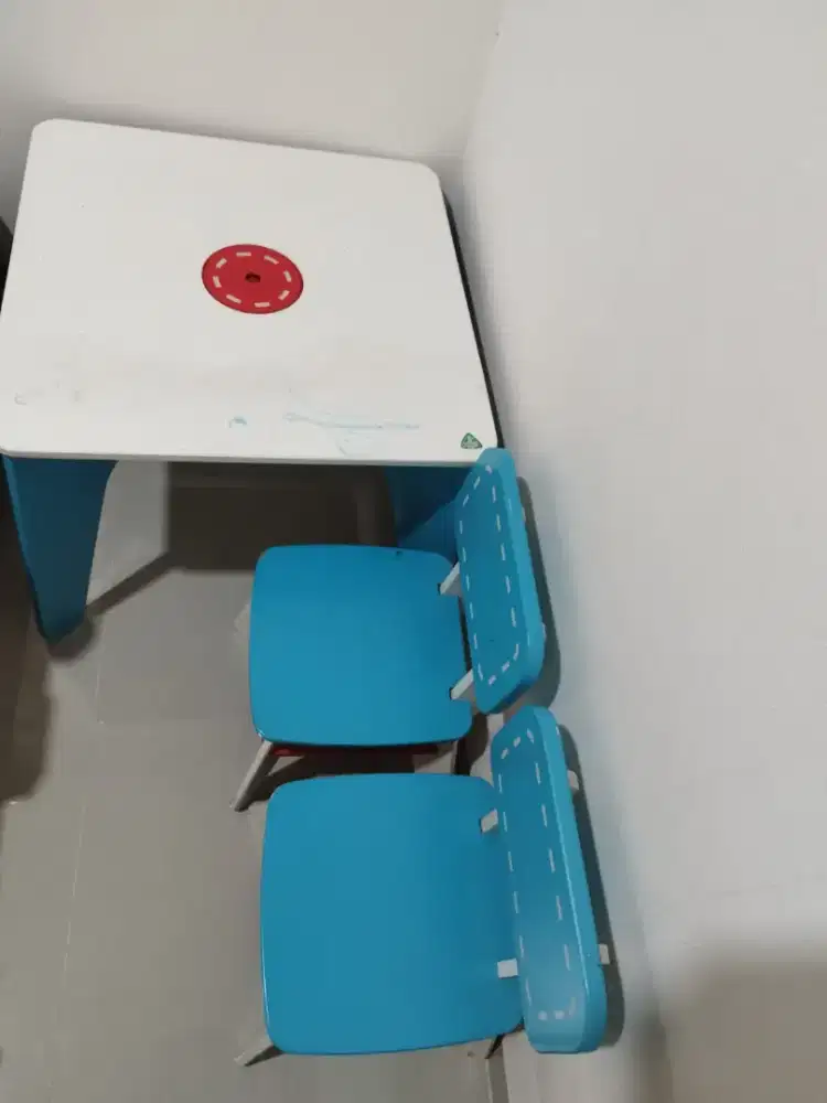 Meja belajar/bermain anak-anak merek ELC
