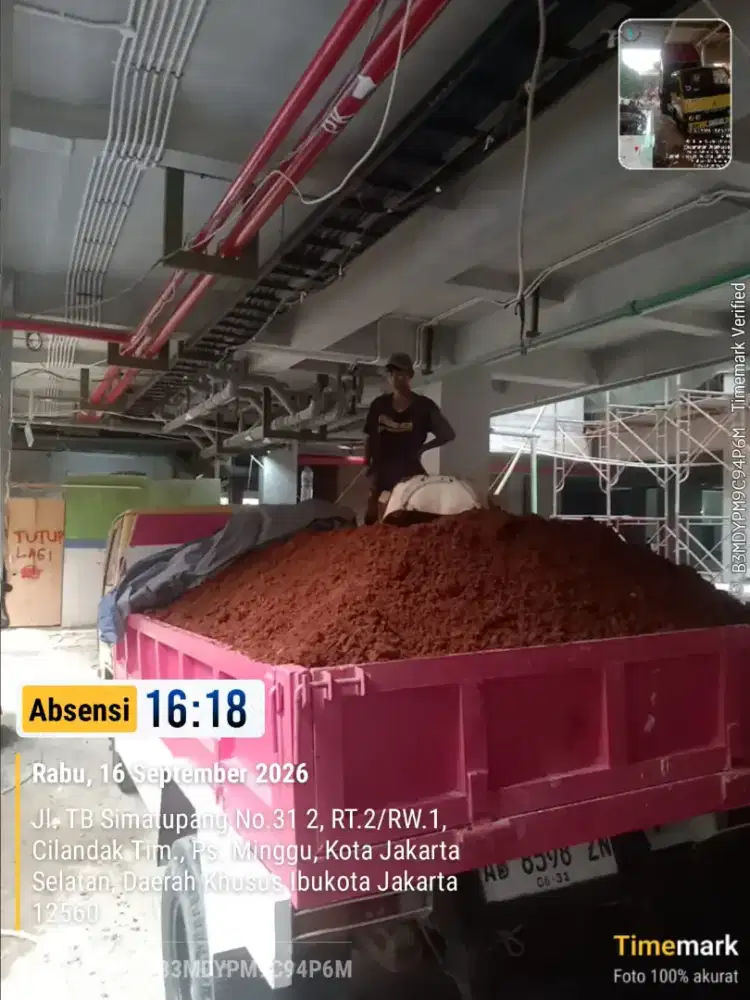 Jasa buang puing dan urugan tanah