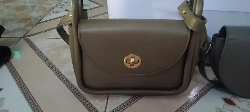 Slingbag cewek brand preloved