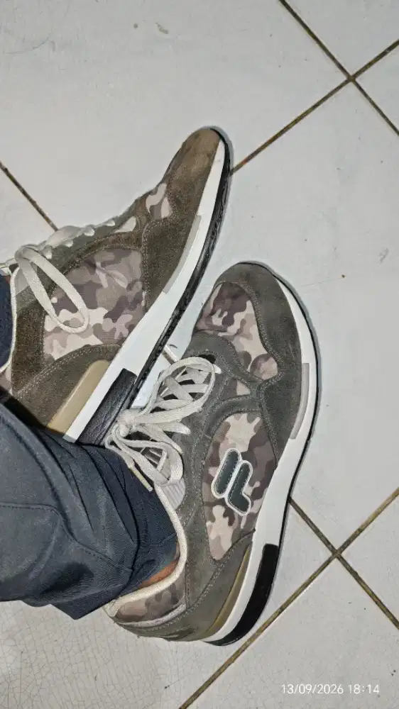 Sepatu Fila Camo 41 Mulus Pas