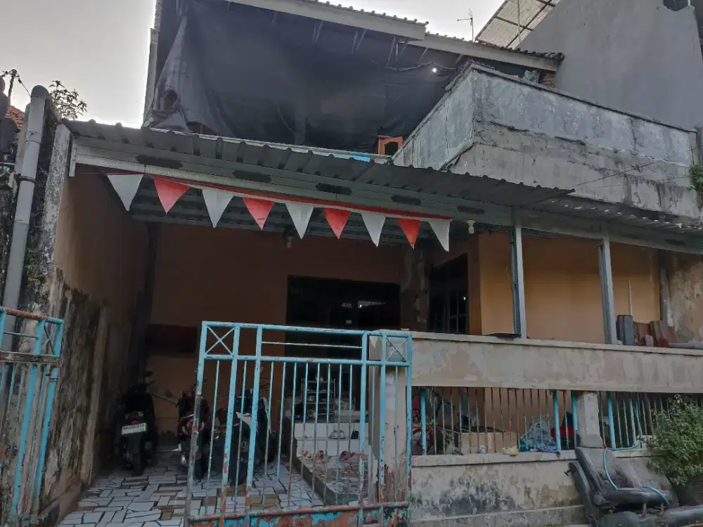 Dijual cepat rumah lantai 2