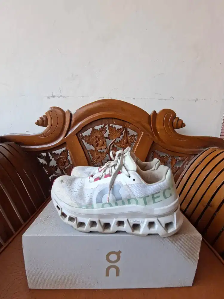 Sepatu ON cloud sz 39