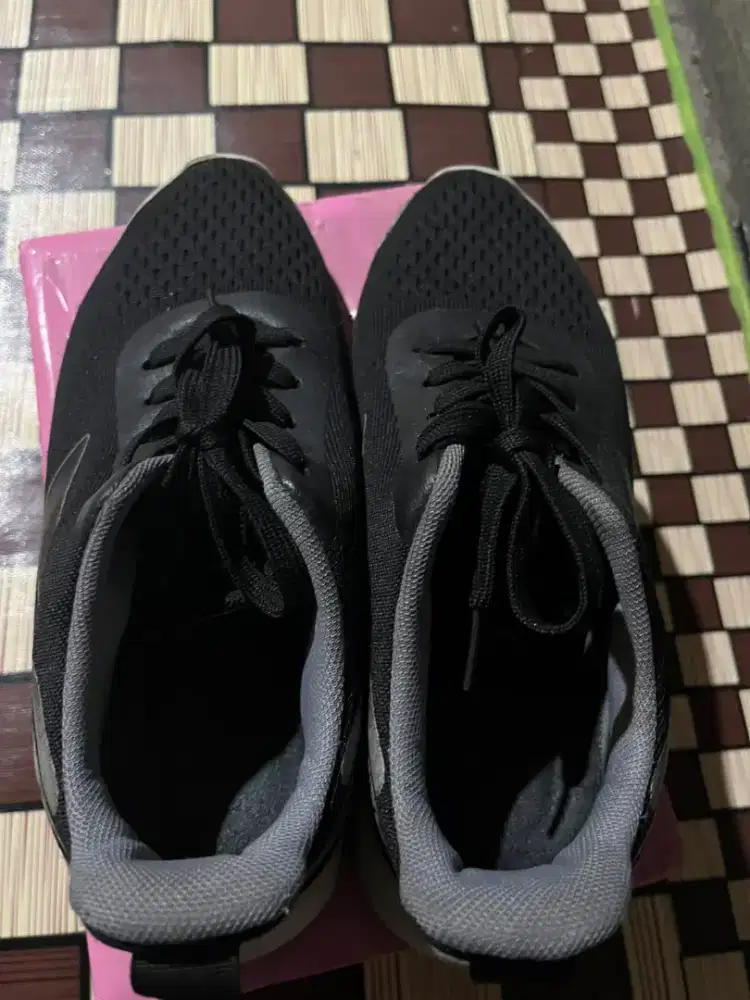 Preloved Sneakers PVN