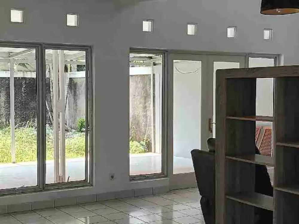 WTS / WTL – RUMAH PUSPITALOKA BSD 
Cari rumah luas + full furnished + banyak kamar di BSD? Ini bisa jadi pilihan!