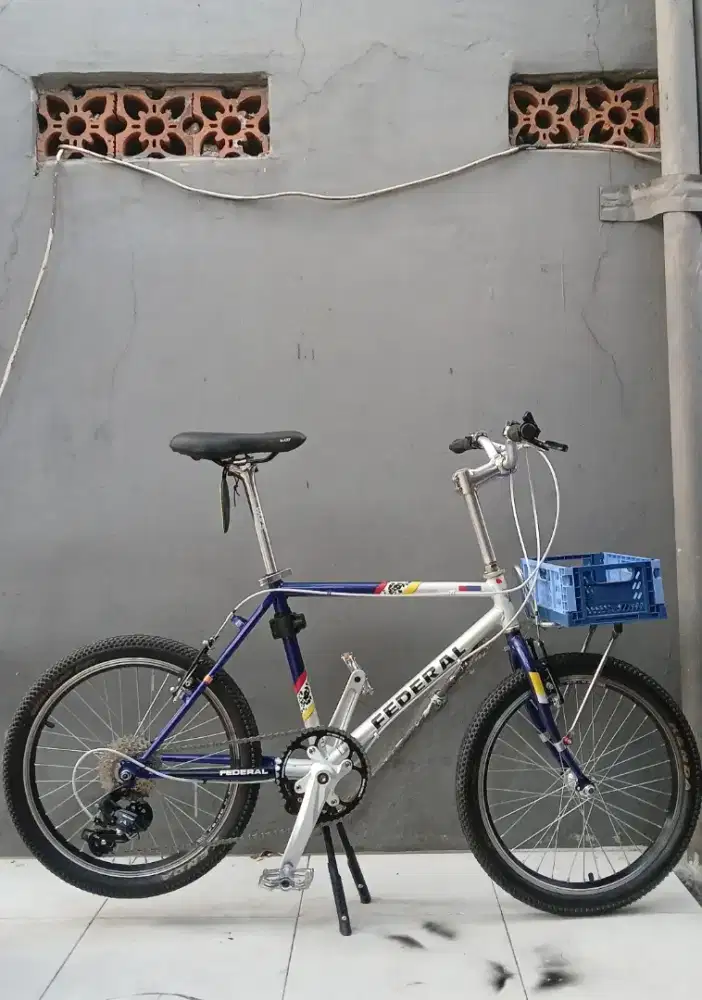 Sepeda minivelo biru