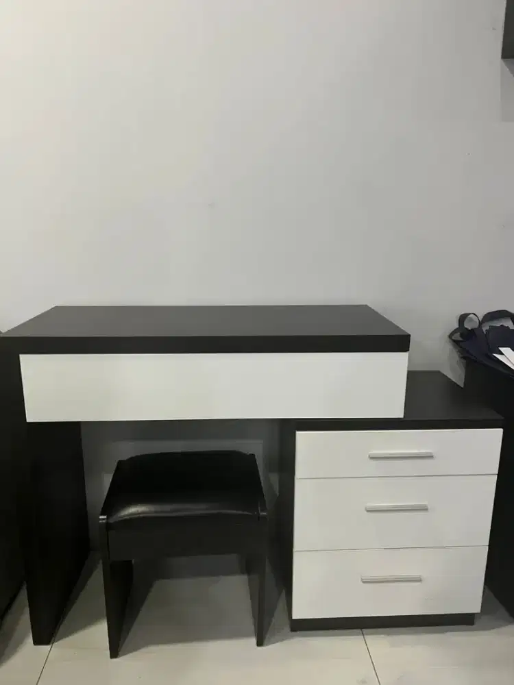 Jual cepat bedroom set ex informa, kondisi istimewa tinggal pakai