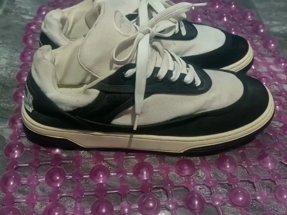 Sepatu Chanel Trainer Low BW  EU 37 US 5.5 -6