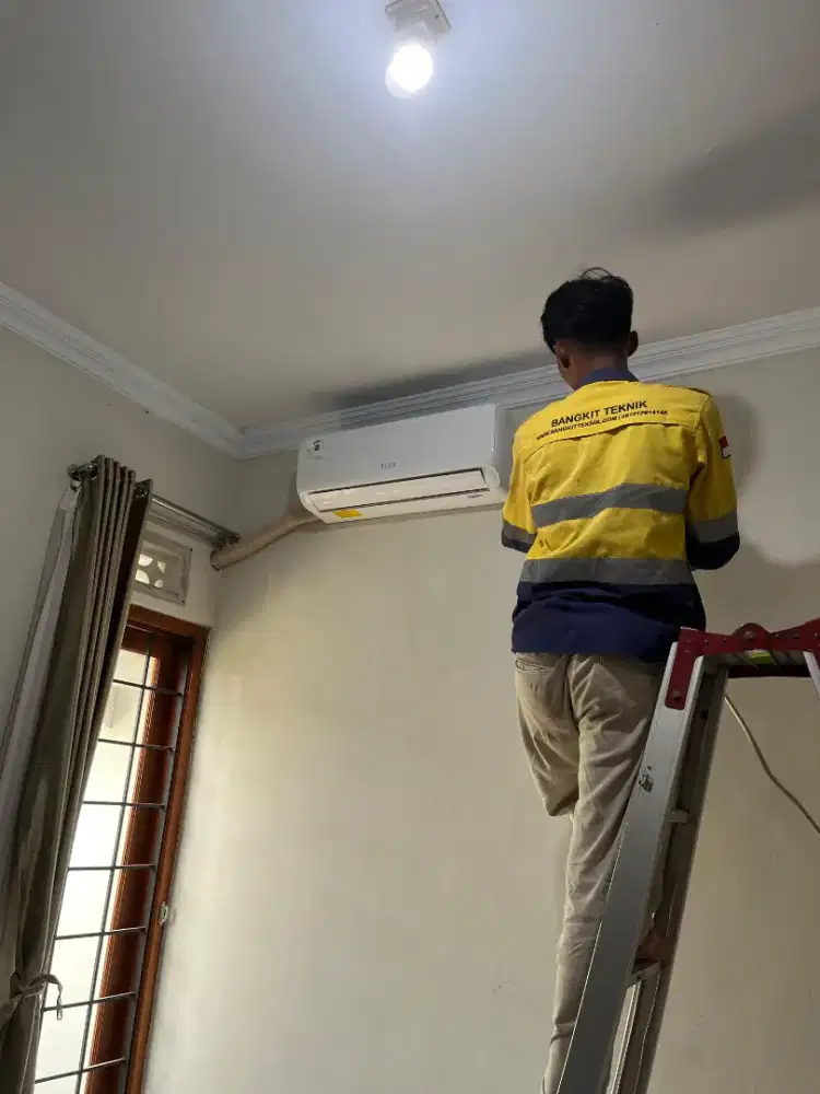 Service cleaning cuci AC split