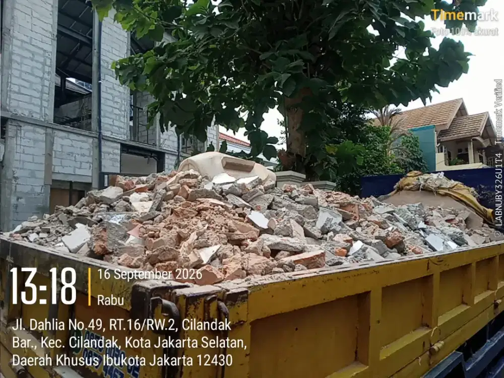 Jasa buang puing dan urugan
