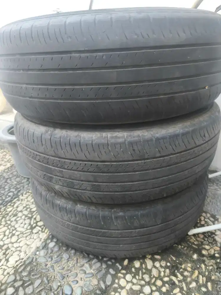 Ban mobil Toyota Rush