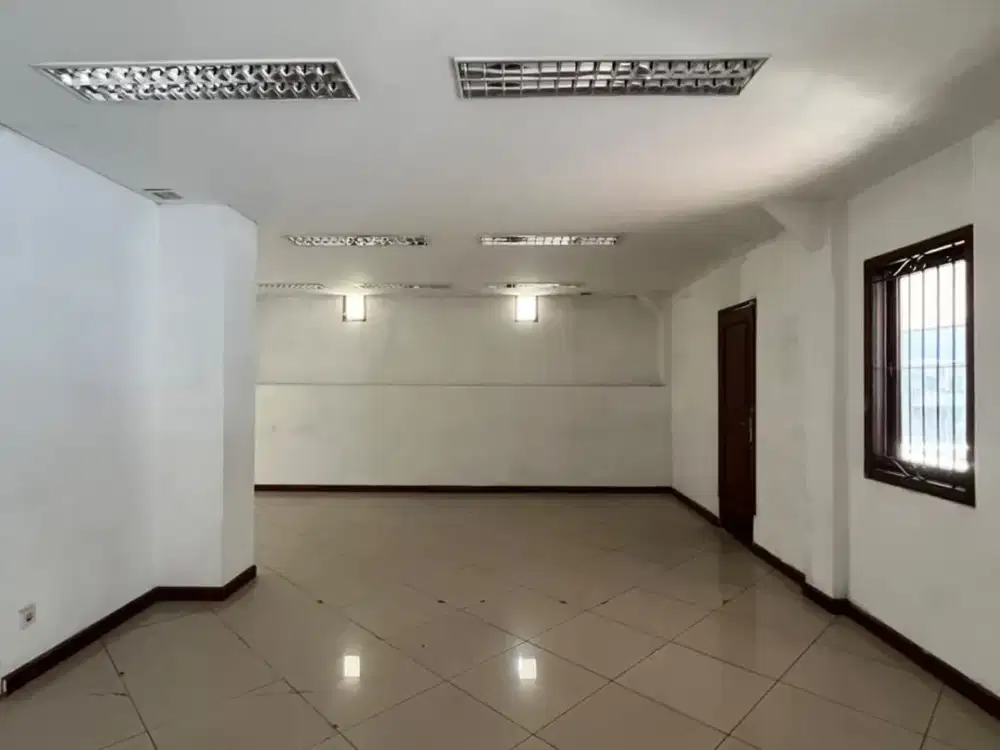 Disewakan Bangunan Komersial Cocok untuk Kantor Klinik, Bank Lokasi di Mainroad Dago Bandung