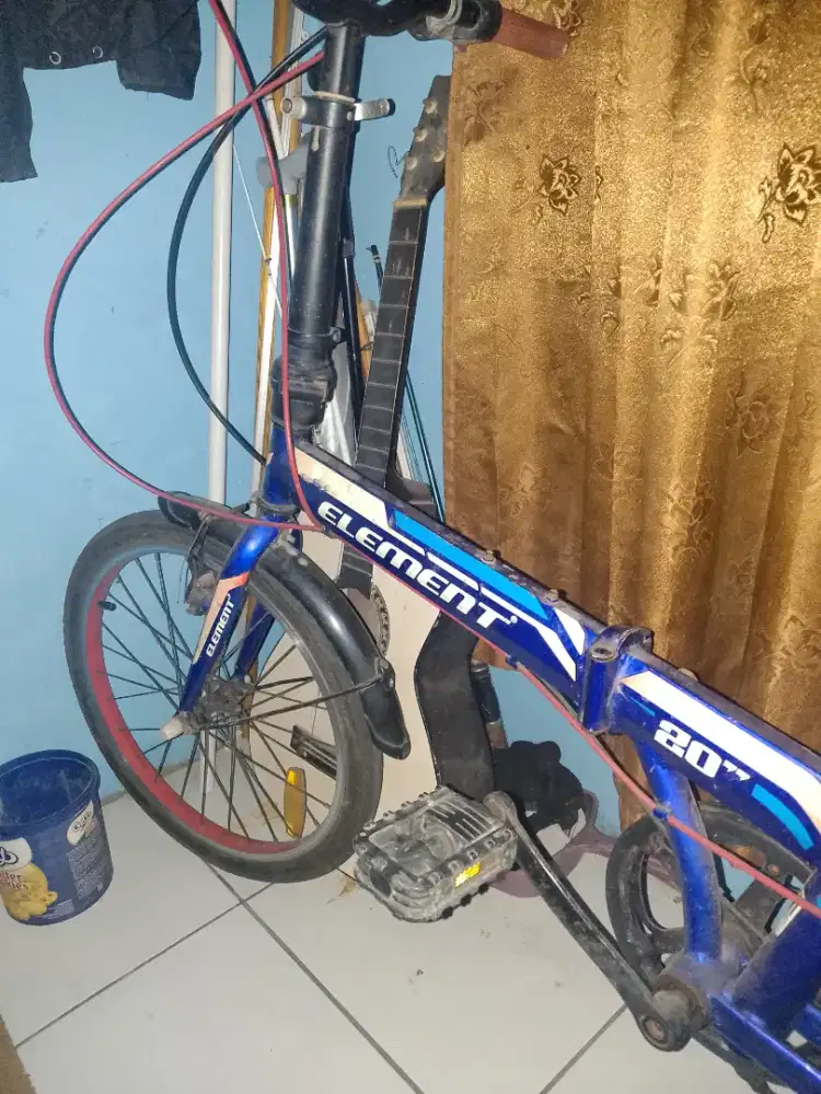 Sepeda lipat element