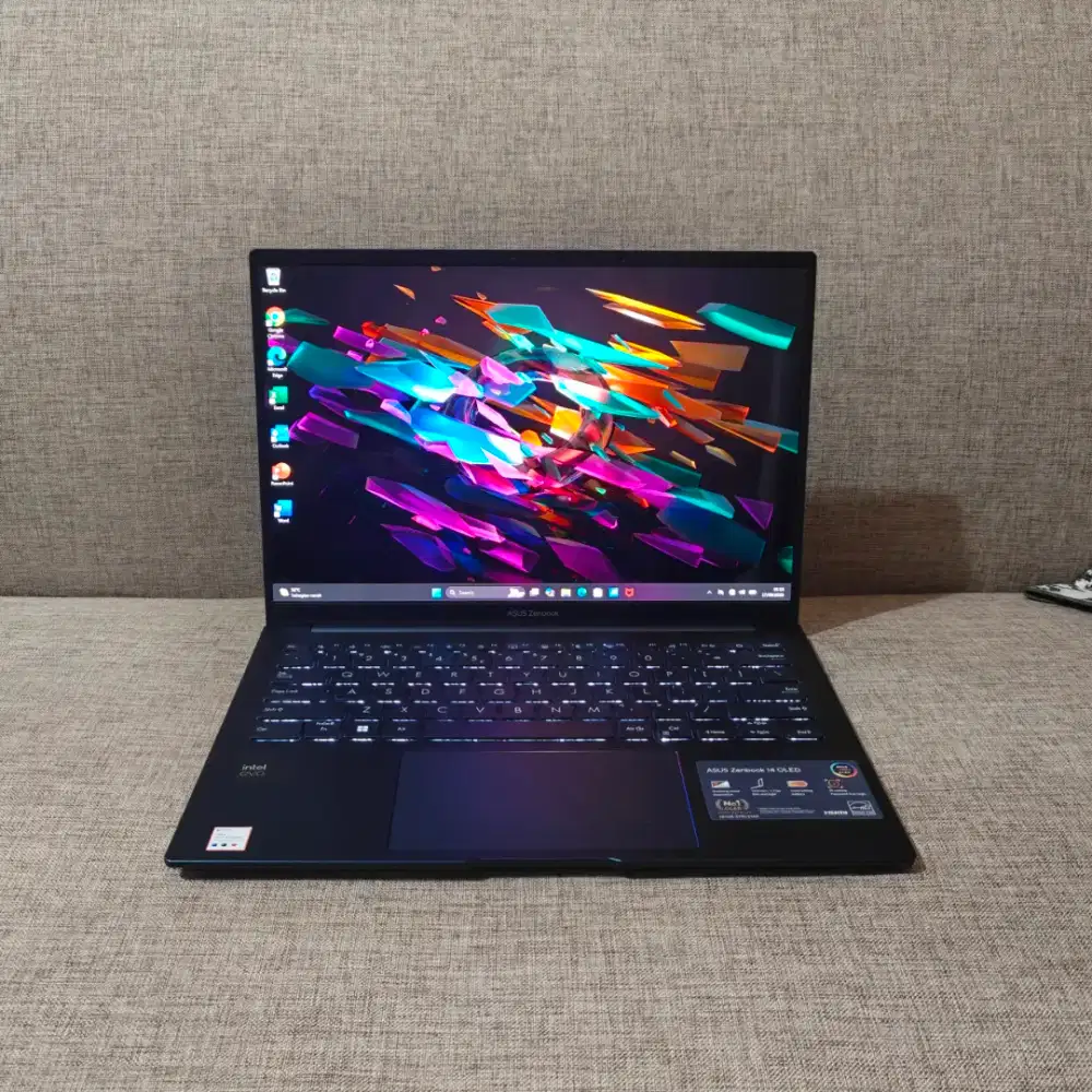 Asus Zenbook Oled Ultra 7 RAM 32GB/1TB Layar 3K 120hz Juni 2028