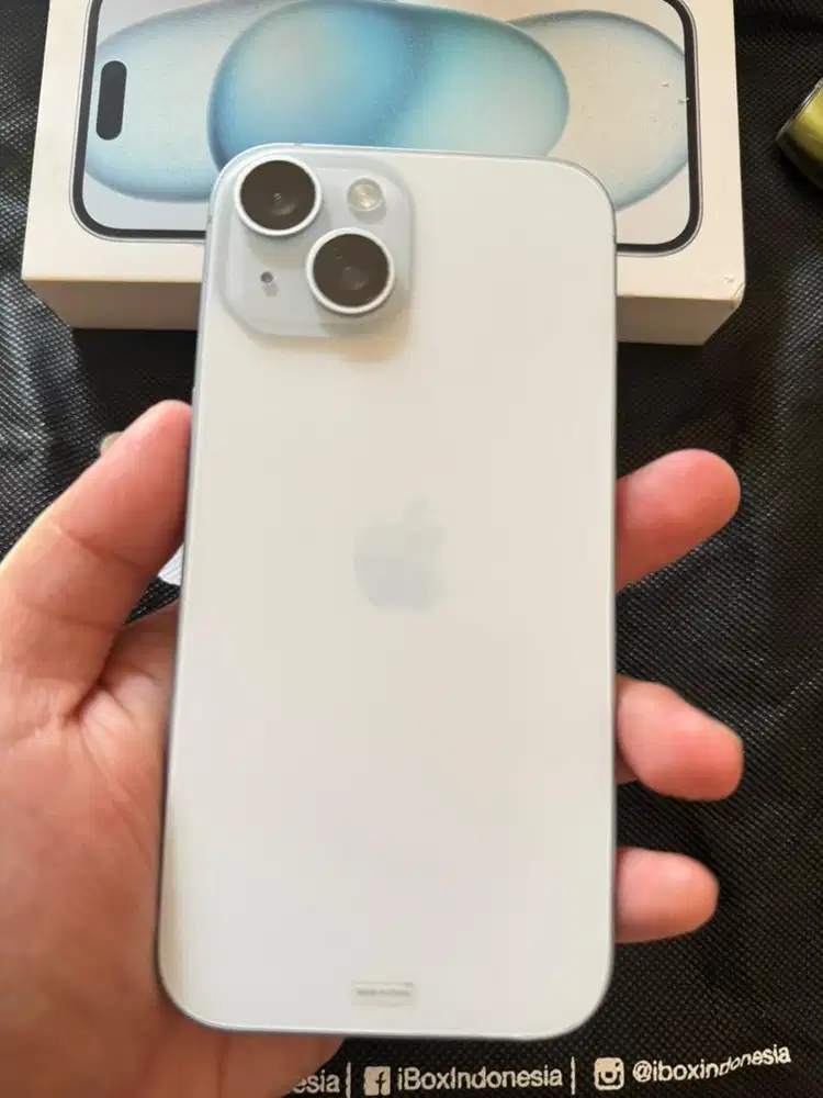 I Phone 15 blue