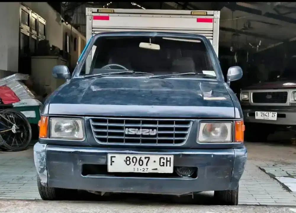 Isuzu panther box tahun 2004