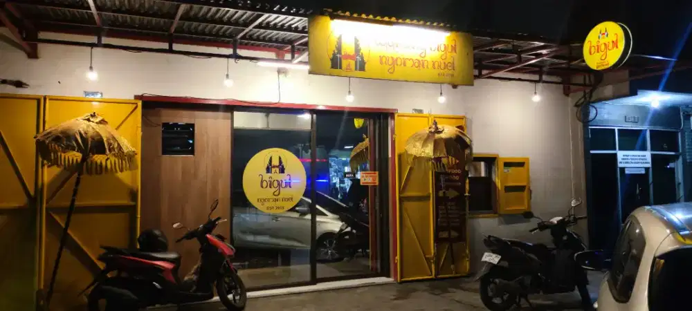 KARYAWAN WARUNG BABI GULING NON HALAL MENGINAP