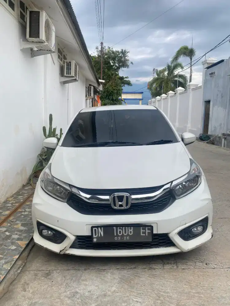 Honda brio satya E th 2022, transmisi manual, warna putih