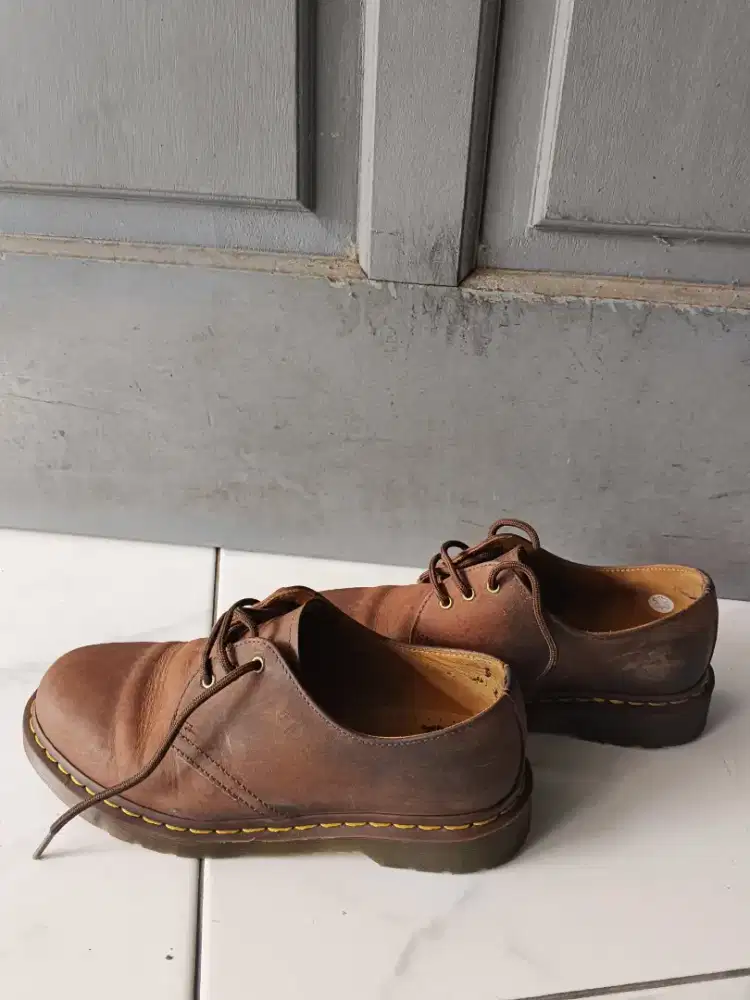 Di jual sepatu docmart 1461 original store size 39