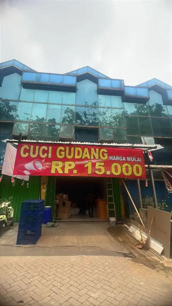 Di cari pelayan toko