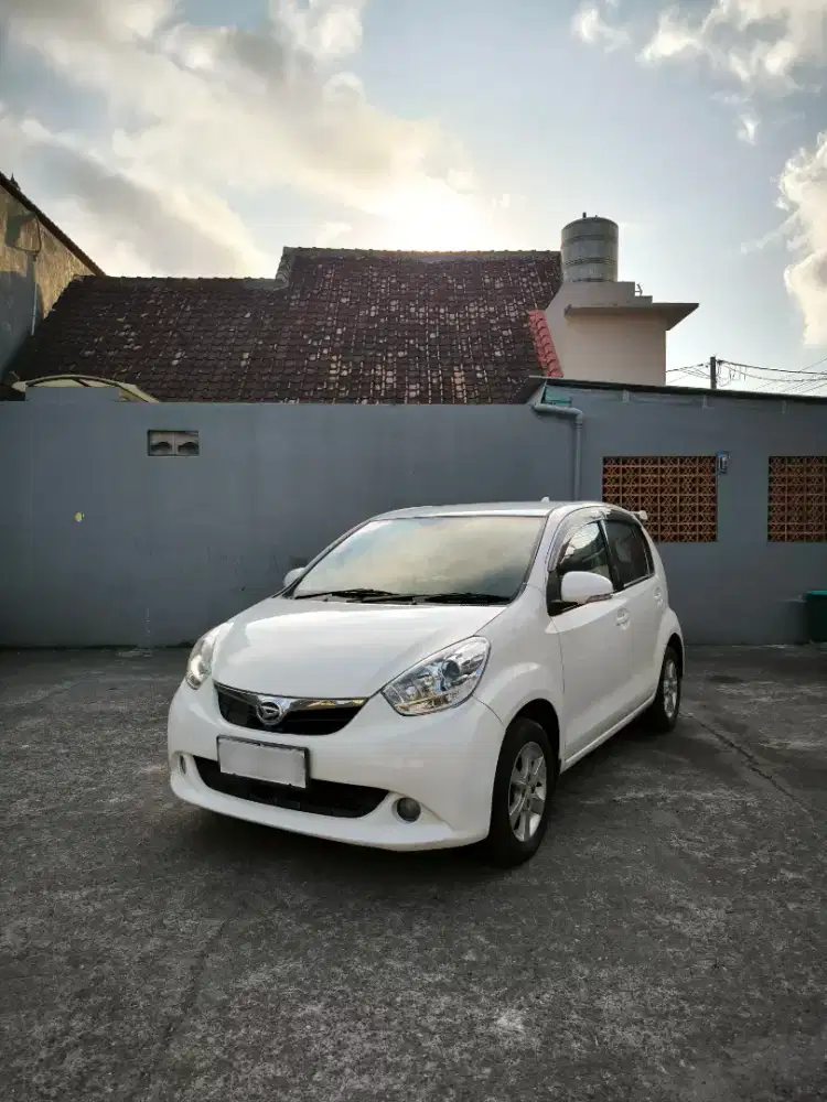Daihatsu Sirion Putih 2014 Matic Tipe Tertinggi