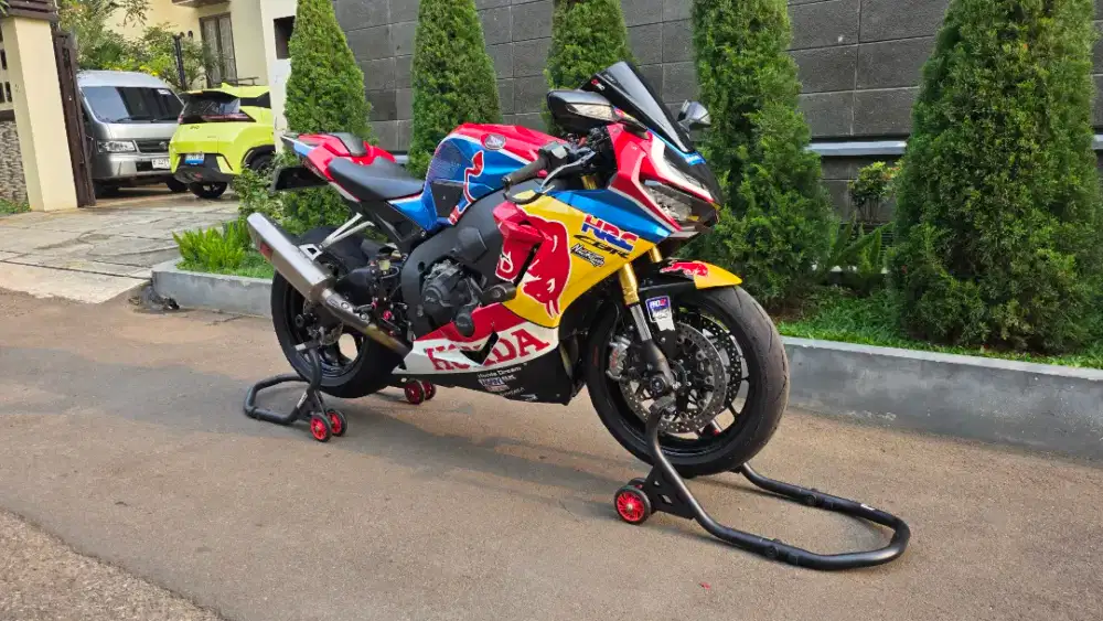 Honda CBR1000RR Fireblade 2018 Red ATPM FP Rare Item Low KM