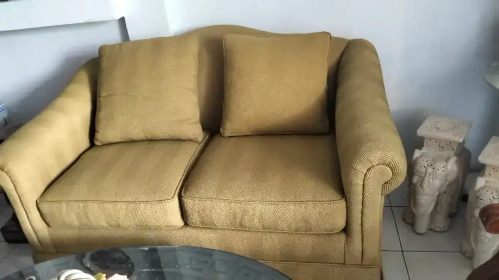 Sofa ex kedutaan Amirika meek Drexel