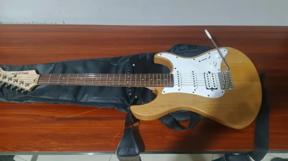 Yamaha pasifica 11j