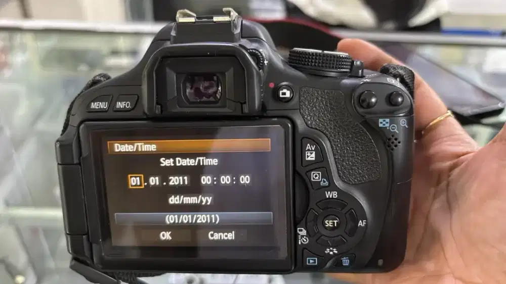 DSLR Canon EOS 600D + Lensa EF-S 18-135mm IS