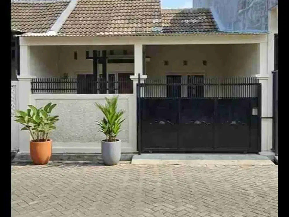 dijual rmh di perum golden berry menganti area gresik