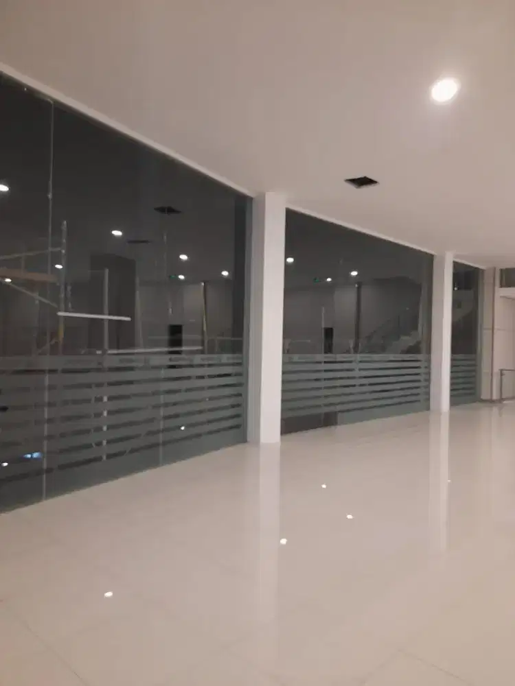 Dijual dan jasa pasang kaca film untuk kantor, rumah